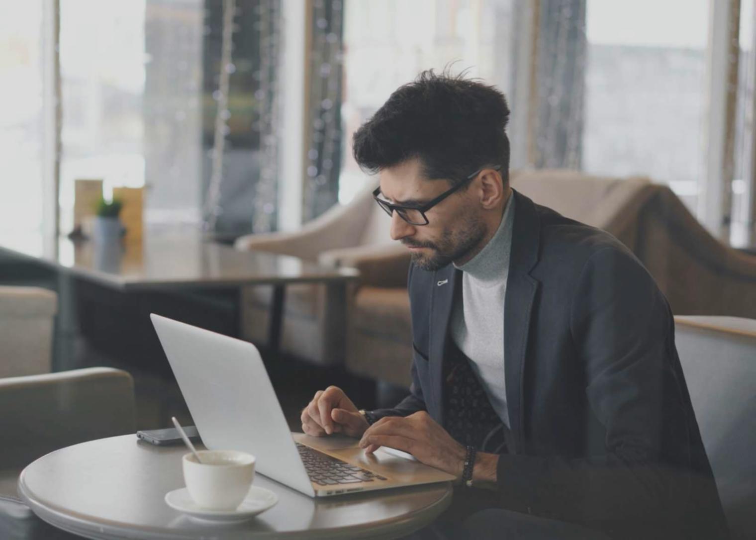 Analyse détaillée de métriques de projet avec tableaux de bord de performance